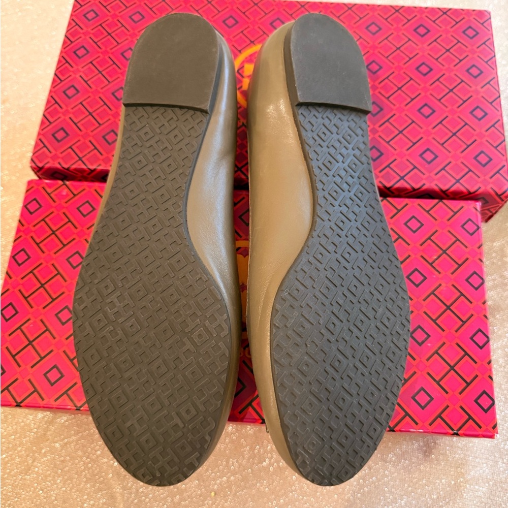 Tory Burch Women's Flats with Logo Accent, Size 7 - Picture 6 of 13